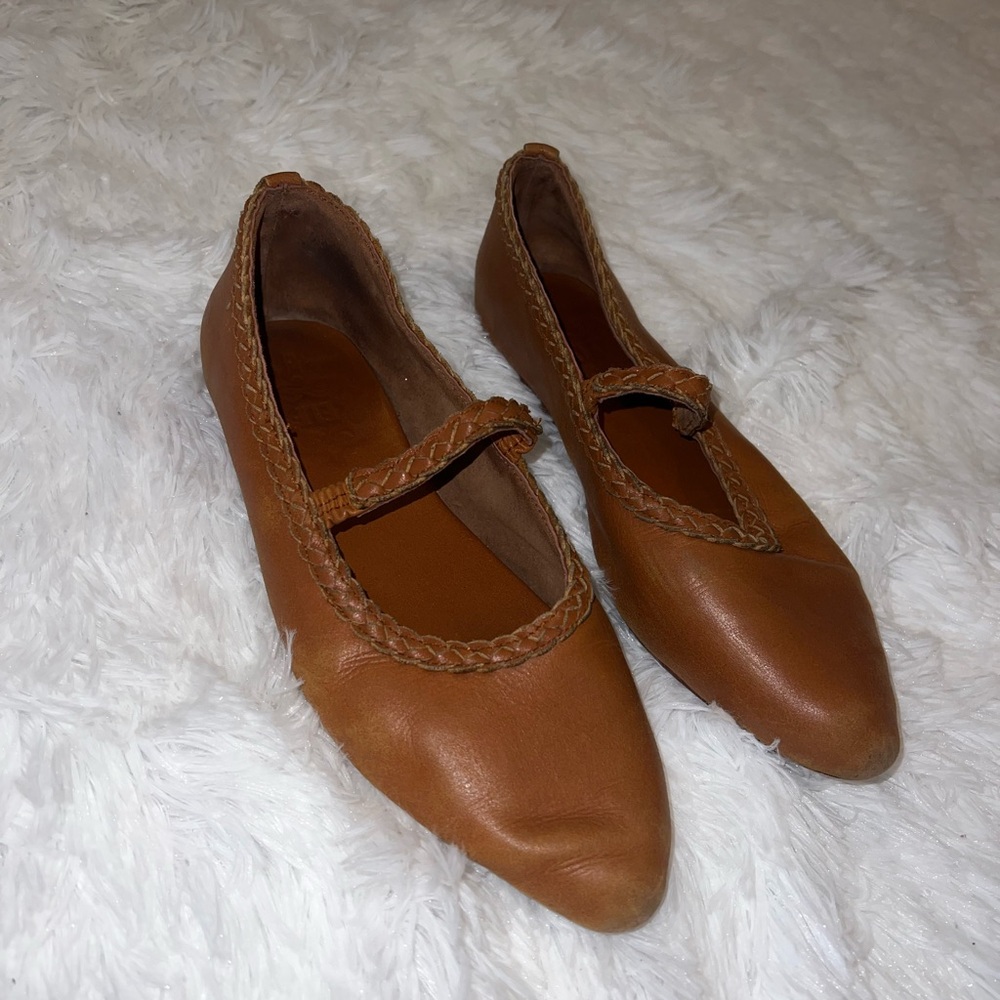 ELF Amara Leather Flat Size 7 Ballet Flats with Braided Detail